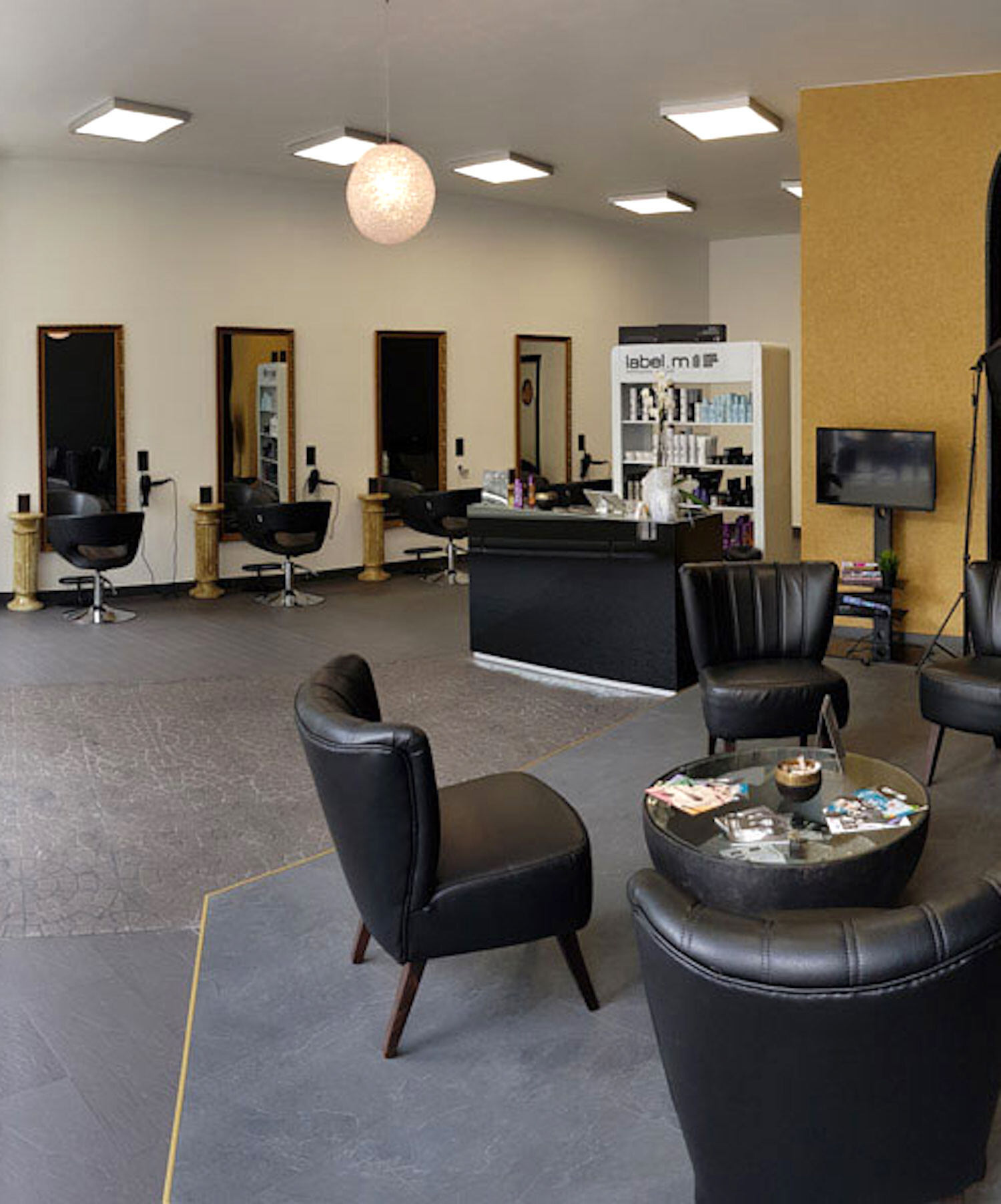 Top Barber Shops in Köln| Cut am Eigelstein | Mr. Köln | Foto: Cut am Eigelstein Top Barber Shops in Köln| Cut am Eigelstein | Mr. Köln | Foto: Cut am Eigelstein